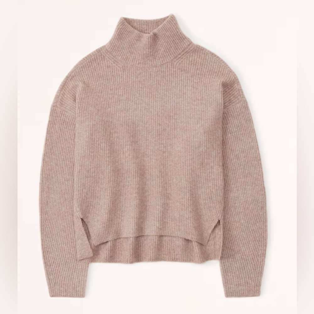 Cozy Abercrombie Beige Turtleneck Sweater Size M